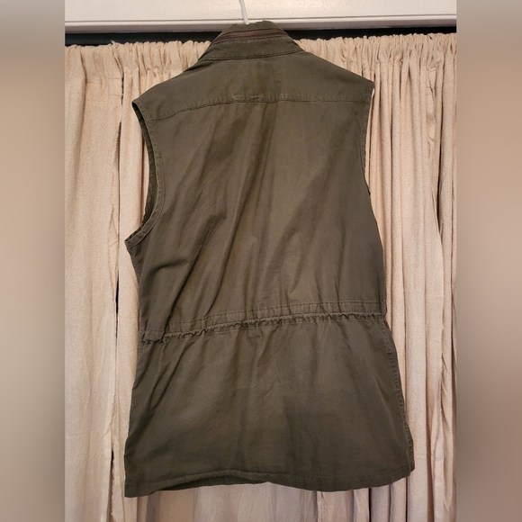 Safari Vest - Picture 2 of 5